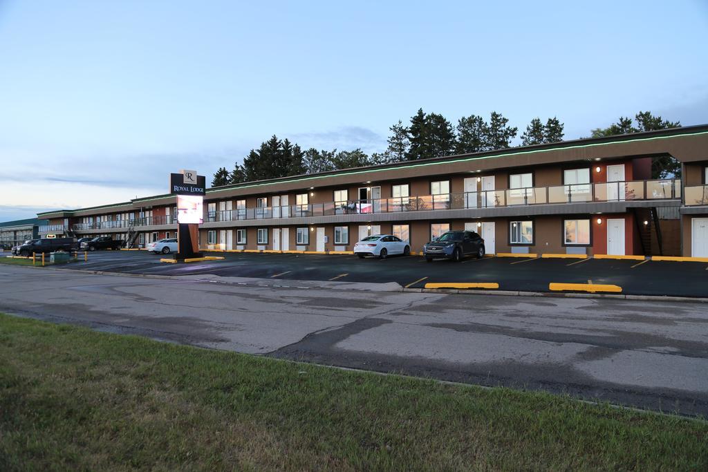 Royal Lodge Edmonton Exterior photo
