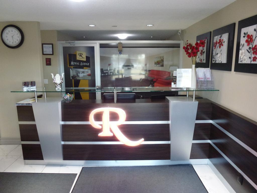 Royal Lodge Edmonton Exterior photo