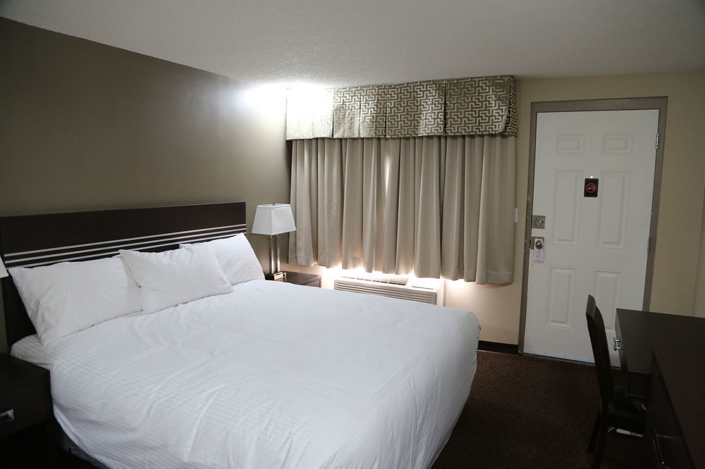 Royal Lodge Edmonton Exterior photo