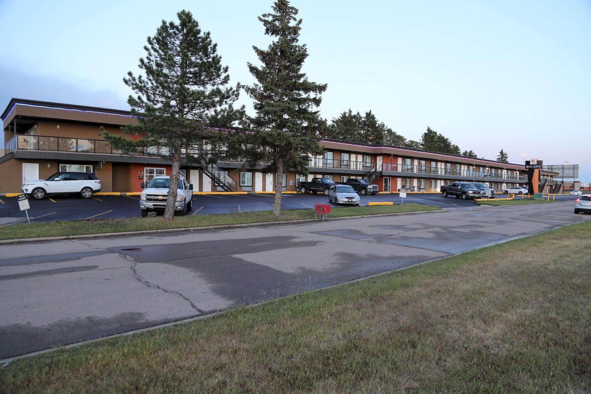 Royal Lodge Edmonton Exterior photo