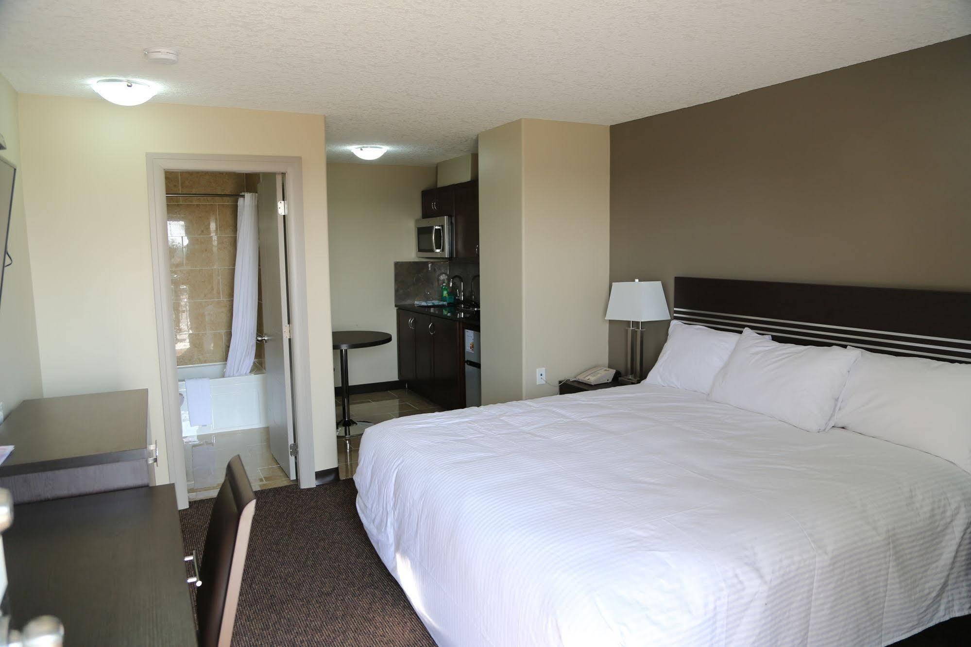 Royal Lodge Edmonton Exterior photo